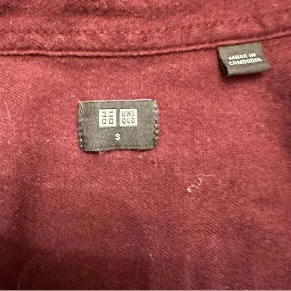 Uniqlo women’s red button down top size small - Picture 2 of 4